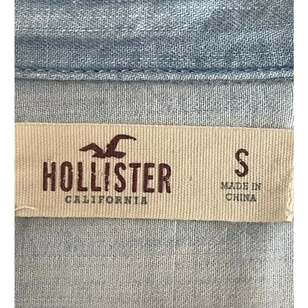 : Hollister Light Wash Chambray Button-Up Shirt with White Lace Trim Size Small - Picture 8 of 9